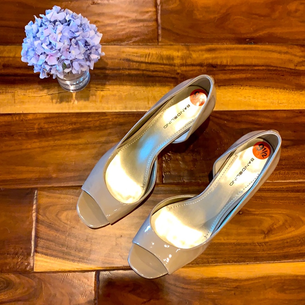 Bandolino kitten heels. Tan nude. Size 9 1/2. NWT.